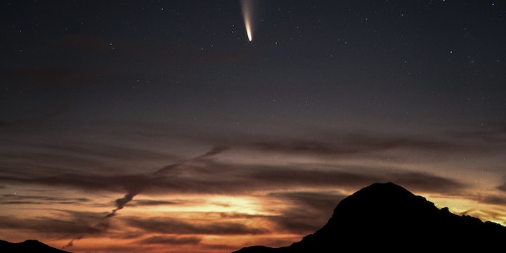 A comet in the night sky